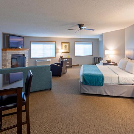 Paynesville Inn & Suites Екстериор снимка