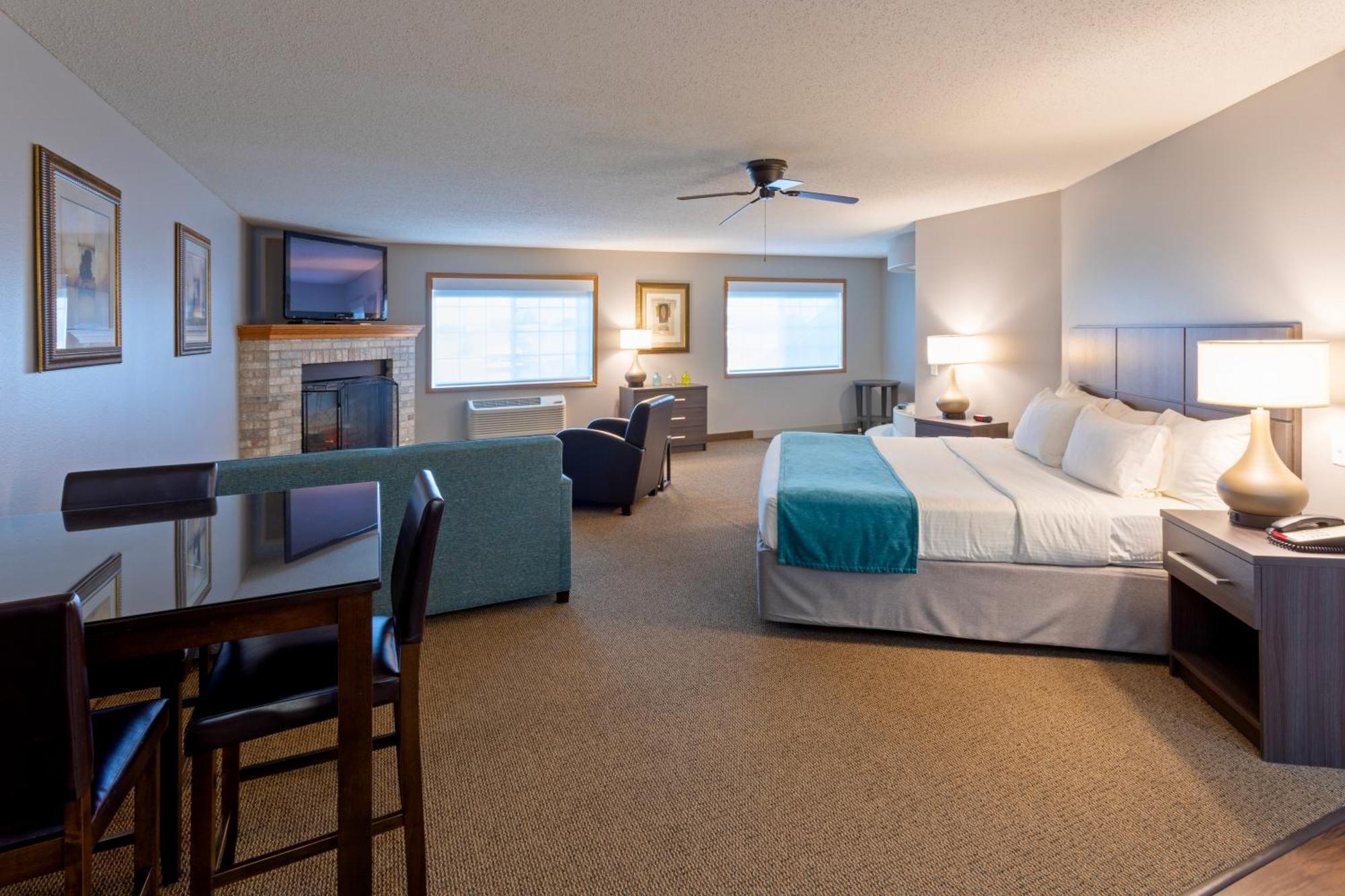 Paynesville Inn & Suites Екстериор снимка