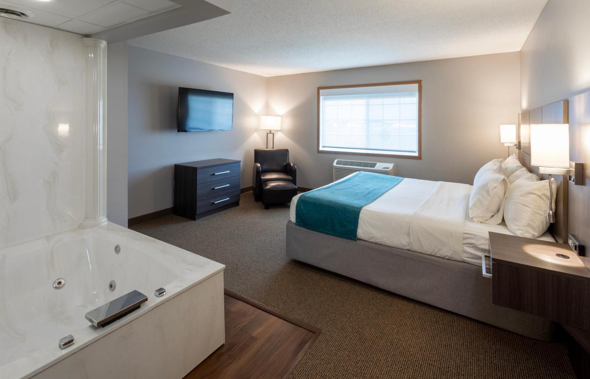 Paynesville Inn & Suites Екстериор снимка