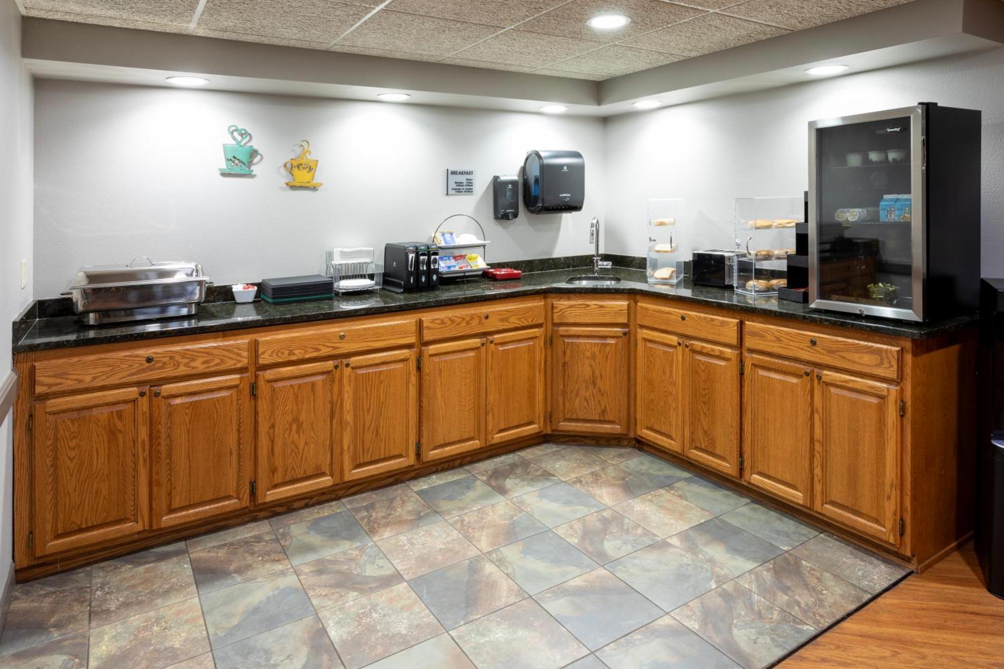 Paynesville Inn & Suites Екстериор снимка